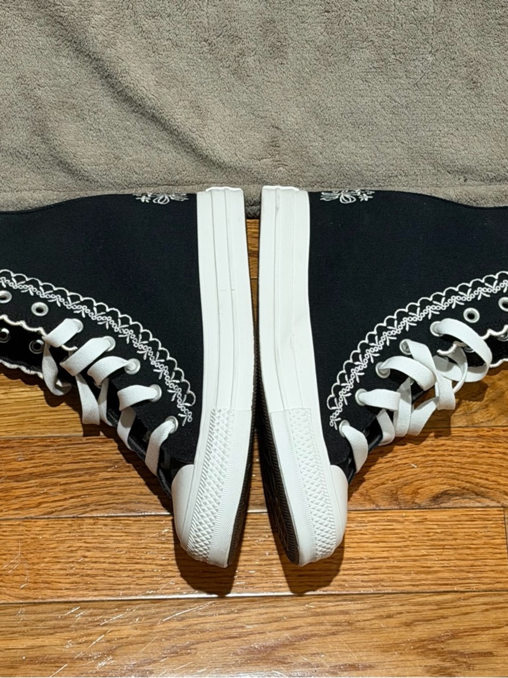 Converse Chuck Taylor All Star Wedge Platform High Flowers Black White Size 9.5 - Picture 6 of 8